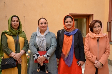 Parlamentsledamöterna Shinkai Karokhail, Shukria Barakzai, Rangina Kargar och Raihana Azad deltar i ett utbytesprogram med fyra svenska riksdagsledamöter som reste till Afghanistan i oktober 2012.