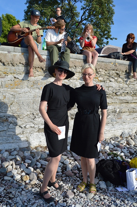 Susanna Warhammar och Felicitas  Bergström har genom begravningståget satt svensk vapenexport i fokus under Almedalsveckan.