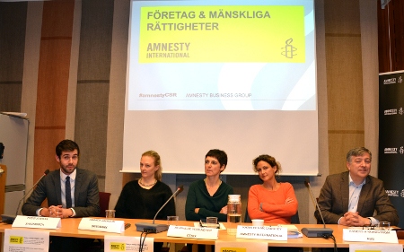 Panelen med Théo Jaekel på Swedwatch, Amanda Jackson på Swedbank, Reinhilde Weidacher på Ethix, Kathleen MacCaughey på Amnesty och Anders H Nordström på ABB.