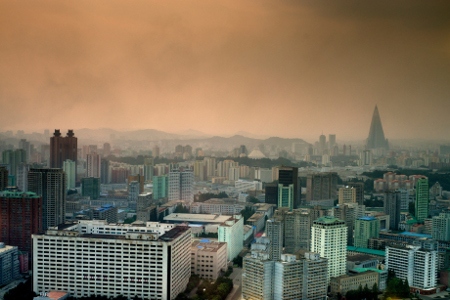 Pyongyang skadades svårt under Koreakriget men ser idag på ytan ut som en modern asiatisk storstad.