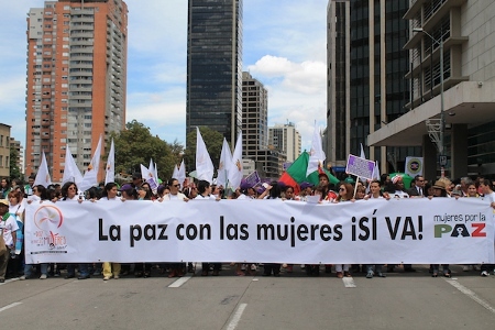 Kvinnor i fredsdemonstration i Colombia.