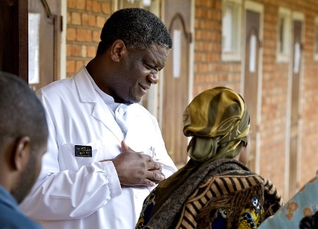 Denis Mukwege tror att han med egna händer har utfört 6 000 underlivsoperationer efter grova övergrepp.