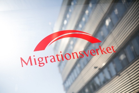  Migrationsverket och migrationsdomstolarna ses med kritiska ögon i antologin.