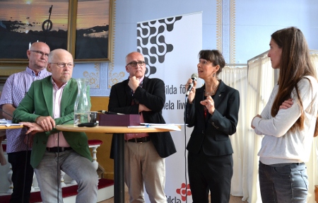 Krister Örnfjäder, Socialdemokraterna, Stig Henriksson, Vänsterpartiet, Magnus Walan, Diakonia, Maja Åberg, Amnesty och Agnes Hellström, Svenska Freds.