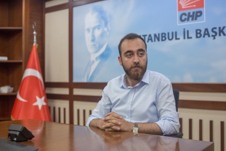 Burkay Düzce som leder CHP:s ungdomsförbund i Istanbul räknar med fler våldsamma angrepp i samband med en eventuellt andra valomgång i presidentvalet.