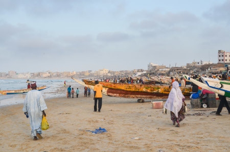  Fiskebåtar i Senegals huvudstad Dakar. Många sengaleser drömmer om en framtid i Europa. 