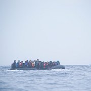En vanlig bild de senaste åren. Här en flyktingbåt på väg från Turkiet till Grekland i januari 2016.