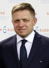  Robert Fico, ledare för det socialdemokratiska SMER-SD, lämnade in sin avskedsansökan som slovakisk premiärminister den 15 mars 2018 efter protesterna mot mordet på Jan Kuciak.