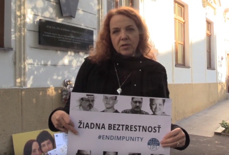  Beata Balogová vid en minnesvaka den 2 november 2018 för den mördade journalisten Ján Kuciak.
