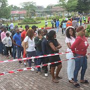  Kö utanför vallokal i huvudstaden Kinshasa. 
