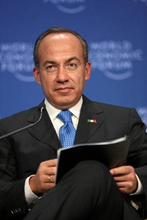 Felipe Calderón från högerpartiet PAN vann en omdiskuterad valseger 2006 och var president till 2012. Han förklarade krig mot drogerna.