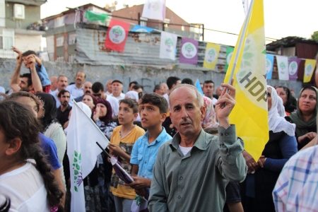 HDP stödjer CHP:s kandidat Ekrem İmamoğlu.