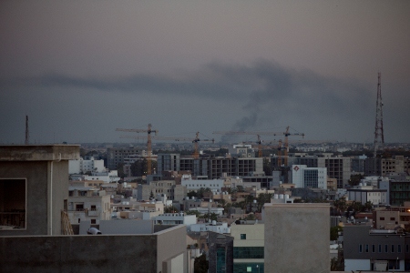  Striderna om Tripoli pågår en knapp mil utanför stadskärnan. Både sidorna har tillgång till bombflyg.