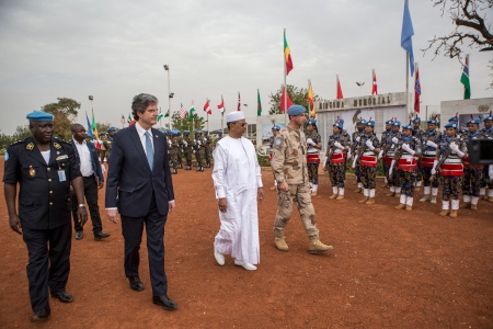 Säkerhetsrådet besöker Mali och Burkina Faso den 23 mars 2019. Här hedras minnet av soldater i FN-styrkan MINUSMA som dödats under sitt uppdrag i Mali.