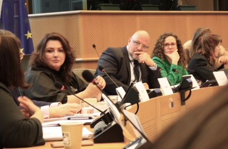  EU-kommissionären för jämlikhet Helena Dalli i diskussion med ILGA-Europe och EU-parlamentets tvärpolitiska grupp för hbtqi-frågor den 4 februari 2020.