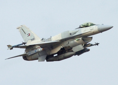 F-16-plan tillverkade i Texas på väg till Förenade Arabemiraten där de ska ingå i landets flygvapen.