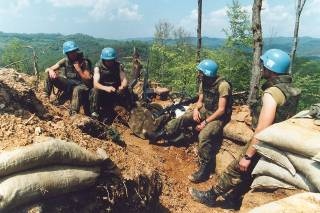 FN-soldater från Nederländerna i Srebrenica. 