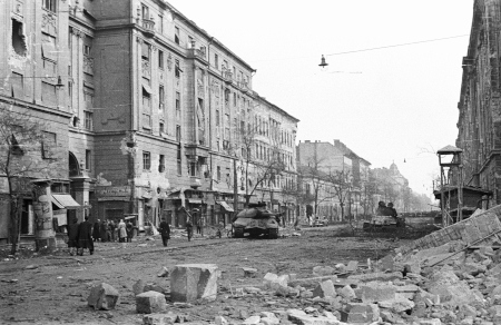  Åttonde distriktet i Ungerns huvudstad Budapest efter att de sovjetiska styrkorna i november 1956 slagit ner det ungerska motståndet. 