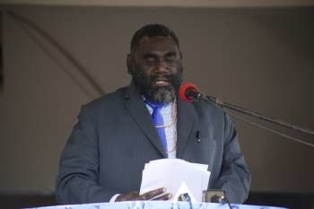 Bougainvilles president Ishameil Toroama håller sitt installationstal. 