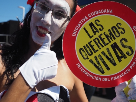 Medborgarrörelsen “Las Queremos Vivas” (Vi vill ha dem levande) under en demonstration mot våld mot kvinnor 2017. Sedan upproret 2018 har gatuaktioner som kan uppfattas som regeringskritiska förbjudits.