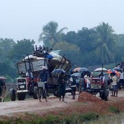 Människor på flykt från Kilinochchi och Mullaitivu-distrikten i januari 2009 sedan Sri Lankas armé inlett slutoffensiven mot LTTE, de tamilska befrielsetigrarna.