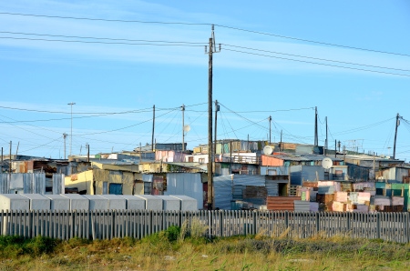 I många kåkstäder runt storstäderna i Sydafrika är elektricitet, vatten och annan grundläggande samhällsservice en bristvara. Här Khayelitsha utanför Kapstaden. 