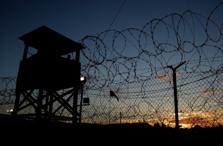 Solnedgång över Guantánamo den 11 januari 2002. 19 år senare är fånglägret fortfarande kvar.