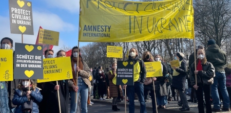 Amnestyprotest i Tyskland mot Rysslands krig i Ukraina.