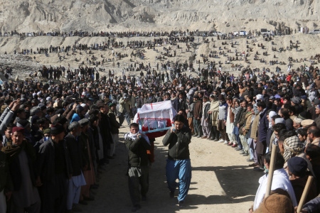 Begravning av mördade gruvarbetare i Baluchistan.