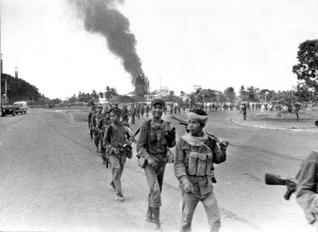 17 april 1975 intog Röda khmererna Phnom Penh. DN:s fotograf Sven-Eric Sjöberg var en av journalisterna som stannade kvar.