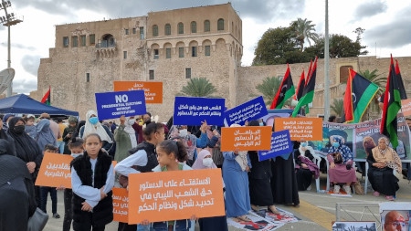 Demonstration i huvudstaden Tripoli mot att Saif al-Islam ska ställa upp som presidentkandidat i valet 24 december.