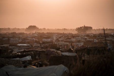 Flyktinglägret Adré i Tchad, dit över en halv miljon anlänt.