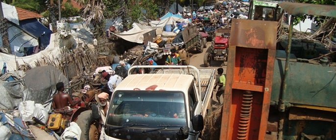 Civila på vägen mellan Kilinochchi och Mullaitivu i maj 2009 i slutfasen av kriget.