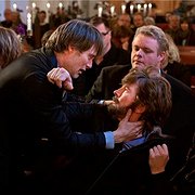  Mads Mikkelsen och Thomas Bo Larsen i kyrkan.