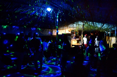 Varje söndag är det fest för "Kuchus" på en restaurang i Kampala. Ordet Kuchu betyder homosexuell och användes från början som ett kodord som bara människor inom gayvärlden förstod.