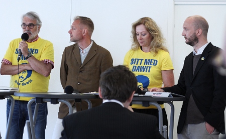 Leif Öbrink, Jonas Nordling, Jeanette Gustafsdottter och Jonathan Lundqvist diskuterar hur Dawit Isaak kan komma hem till Sverige.