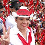Xiomara Castro, LIBRE:s presidentkandidat, har hittills haft ledningen opinionsundersökningarna med cirka 30 procent av väljarsympatierna. Första kvinnan på presidentposten i Honduras? 