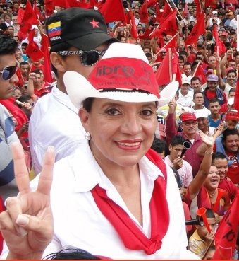 Xiomara Castro, LIBRE:s presidentkandidat, har hittills haft ledningen opinionsundersökningarna med cirka 30 procent av väljarsympatierna. Första kvinnan på presidentposten i Honduras? 