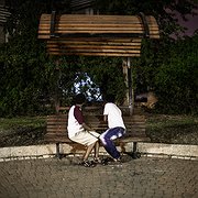 Daniel och Merhavi sitter i en park i Petah Tikva utanför Tel Aviv. De bor på ett israeliskt boende för tortyroffe