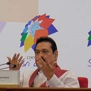 President Mahinda Rajapaksa fick svara på många frågor om mänskliga rättigheter under Samväldets möte. Han bad vid ett flertal tillfällen om förståelse för att det tar tid att skapa försoning efter ett så långt krig.