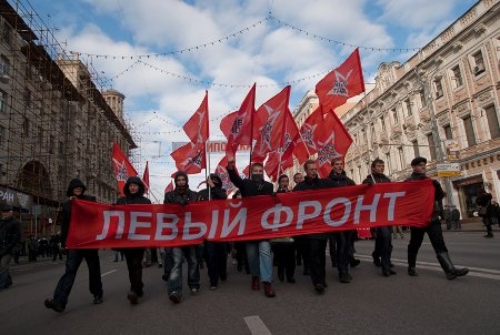 Vänsterfronten demonstrerar 7 november 2010. Frontens ledare Sergej Udaltsov sitter i husarrest. 