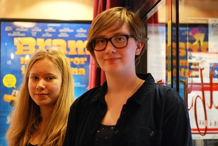 Amanda Troeng och Lydia Carling deltog under A-day i Stockholm.