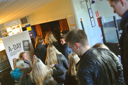 A-day har varit populärt. Här är elever på väg att delta i Göteborg.