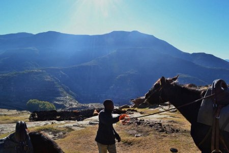 Det bergiga kungariket Lesotho är omgärdat av Sydafrika.