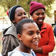 Flickor på Help Lesotho.