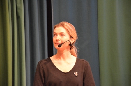 Karin Mattsson Weijber anser inte att det behöver vara negativt att diktaturer tilldelas stora idrottsevenemang.