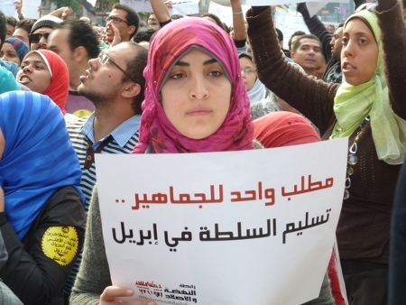 Många kvinnor har deltagit i manifestationer under den Arabiska våren som här på Tahrirtorget 18 november 2011 vid en protest mot militärens inflytande.