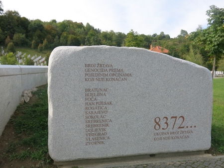 8 372 människor dödades i juli 1995 i den värsta massakern i Europa sedan andra världskriget.