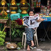 För två år sedan slopades förhandscensuren och överallt ser man burmeser som läser tidningar.