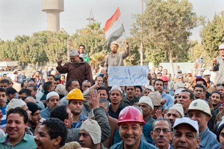 Strejkande arbetare vid Egyptiska Järn- och Stålfabriken.